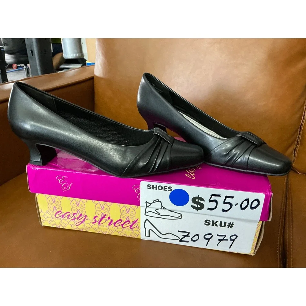 Easy Street Waive Pump Womens 7M Black Low Kitten Heel Square Toe